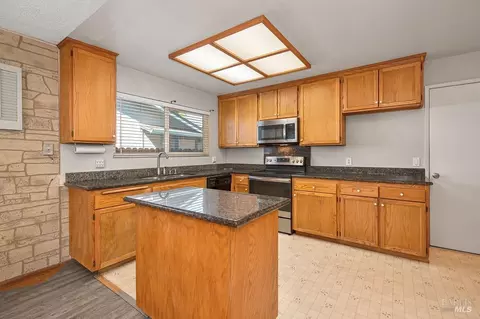 Kitchen - 217 Arrowhead Dr, Vacaville, CA 95687 photo 1 of 4