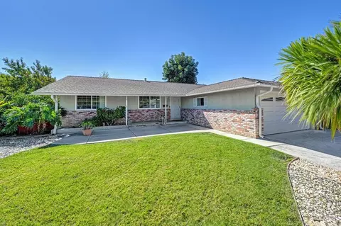 Exterior - 217 Arrowhead Dr, Vacaville, CA 95687 photo 2 of 10