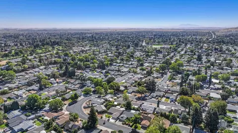View/Area - 217 Arrowhead Dr, Vacaville, CA 95687 photo 11 of 12