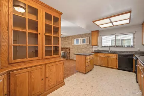 Kitchen - 217 Arrowhead Dr, Vacaville, CA 95687 photo 4 of 4