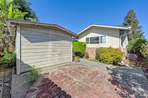 Exterior - 217 Arrowhead Dr, Vacaville, CA 95687 photo 8 of 10