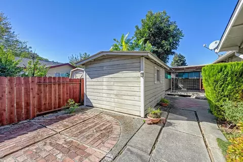 Exterior - 217 Arrowhead Dr, Vacaville, CA 95687 photo 9 of 10