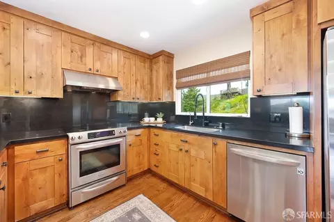 Kitchen - 19 Humboldt Ct, Pacifica, CA 94044 photo 2 of 7