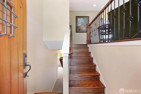 Entry Way - 19 Humboldt Ct, Pacifica, CA 94044 photo 4 of 7