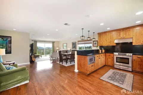 Kitchen - 19 Humboldt Ct, Pacifica, CA 94044 photo 6 of 7