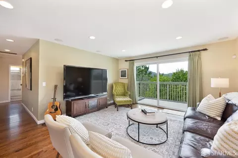 Living - 19 Humboldt Ct, Pacifica, CA 94044 photo 3 of 10