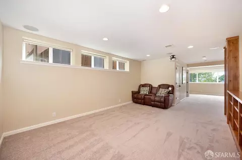 Living - 19 Humboldt Ct, Pacifica, CA 94044 photo 7 of 10