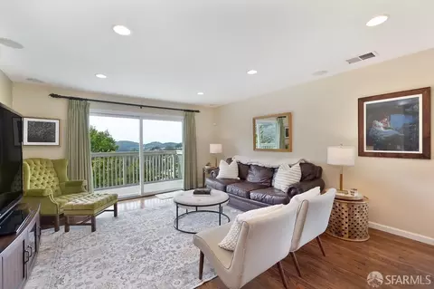 Living - 19 Humboldt Ct, Pacifica, CA 94044 photo 2 of 10