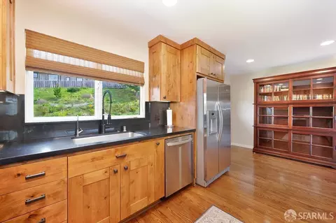 Kitchen - 19 Humboldt Ct, Pacifica, CA 94044 photo 3 of 7