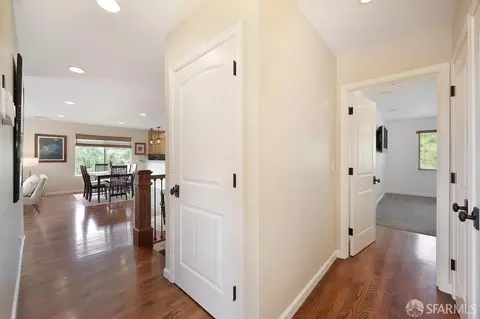 Entry Way - 19 Humboldt Ct, Pacifica, CA 94044 photo 3 of 7
