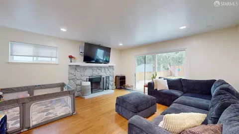 1155 Crespi Dr, Pacifica, CA 94044 photo 3