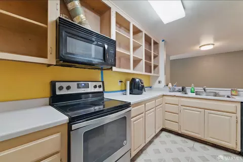 Kitchen - 683 Frederick St, San Francisco, CA 94117 photo 3 of 3