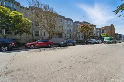 Exterior - 683 Frederick St, San Francisco, CA 94117 photo 1 of 3