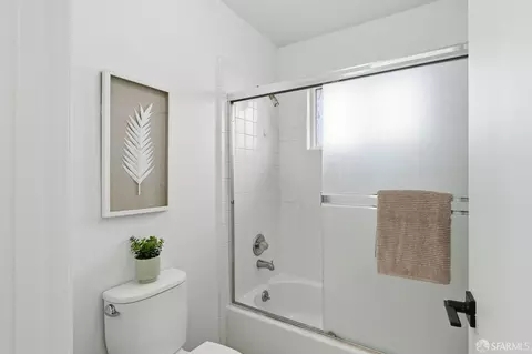 Bath - 504 Monterey Rd #10, Pacifica, CA 94044 photo 4 of 4