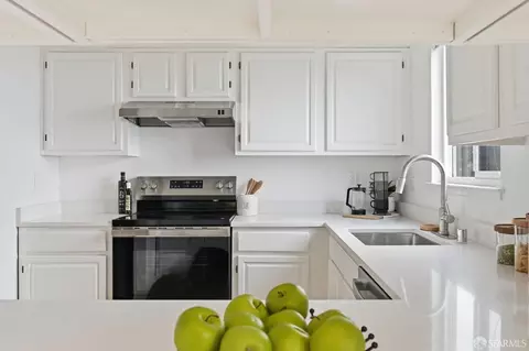 Kitchen - 504 Monterey Rd #10, Pacifica, CA 94044 photo 1 of 5