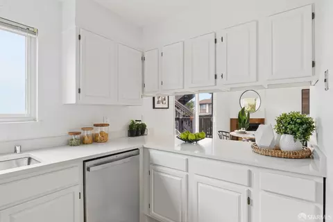 Kitchen - 504 Monterey Rd #10, Pacifica, CA 94044 photo 5 of 5