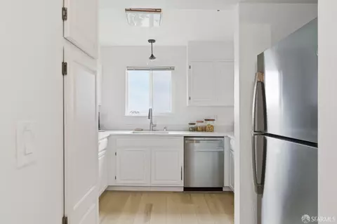 Kitchen - 504 Monterey Rd #10, Pacifica, CA 94044 photo 2 of 5