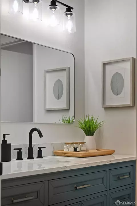 Bath - 504 Monterey Rd #10, Pacifica, CA 94044 photo 3 of 4
