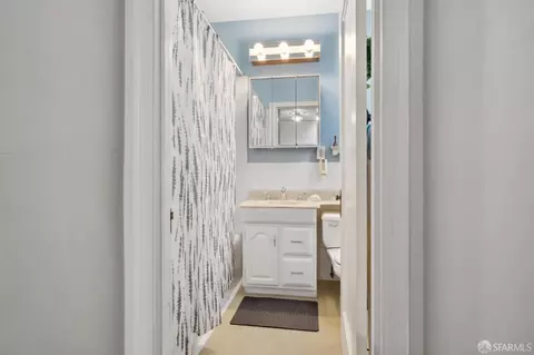 Bath - 140 Moneta Way, San Francisco, CA 94112 photo 4 of 9