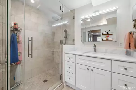 Bath - 140 Moneta Way, San Francisco, CA 94112 photo 8 of 9
