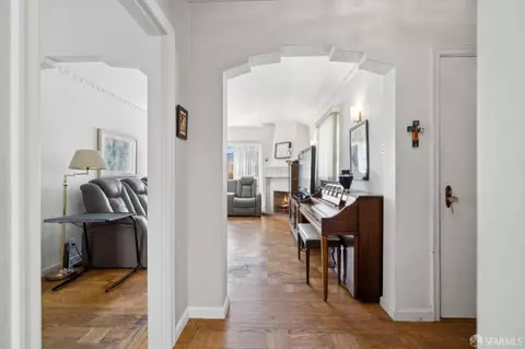 Entry Way - 140 Moneta Way, San Francisco, CA 94112 photo 4 of 10