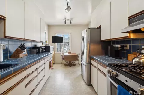 Kitchen - 140 Moneta Way, San Francisco, CA 94112 photo 1 of 4