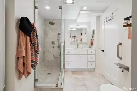 Bath - 140 Moneta Way, San Francisco, CA 94112 photo 7 of 9