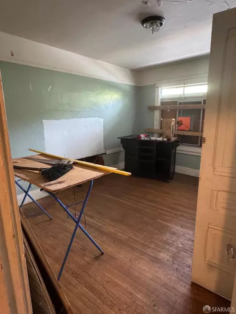 Bedroom - 2877 Cesar Chavez St, San Francisco, CA 94110 photo 1 of 4