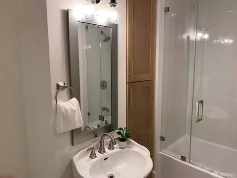 Bath - 90 Monterey Blvd, San Francisco, CA 94131 photo 2 of 2