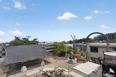 Exterior - 967 Avalon Ave, San Francisco, CA 94112 photo 1 of 2