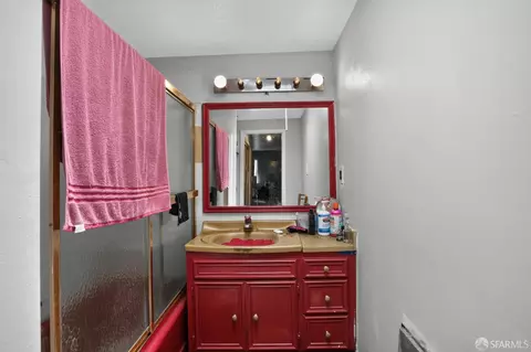 Bath - 967 Avalon Ave, San Francisco, CA 94112 photo 2 of 2
