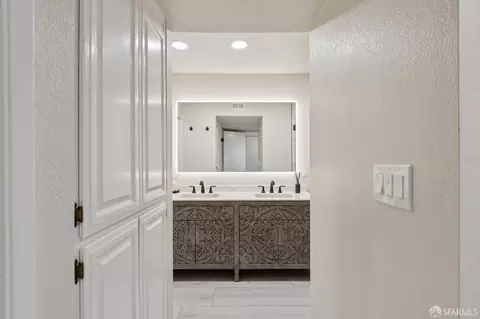 Entry Way - 204 Palmetto Ave, Pacifica, CA 94044 photo 2 of 4