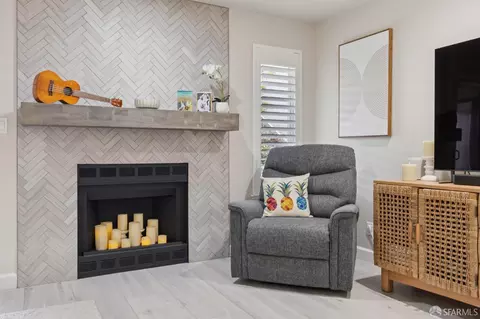 Living - 204 Palmetto Ave, Pacifica, CA 94044 photo 3 of 4