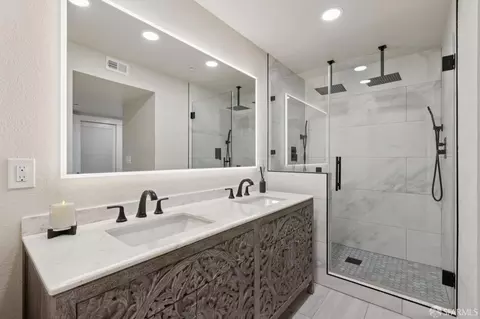 Bath - 204 Palmetto Ave, Pacifica, CA 94044 photo 2 of 4