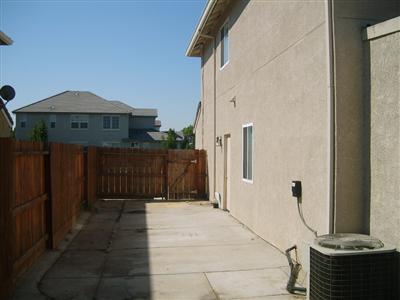 1679 Daniels St, Manteca, CA 95337 photo 3