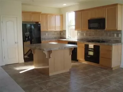 16369 Schooner Ln, Lathrop, CA 95330 photo 2