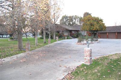 985 E North Bear Creek Dr, Merced, CA 95340 photo 2