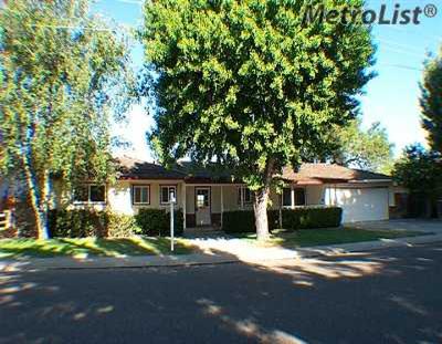 2719 Warwick Ln, Modesto, CA 95350 photo 1