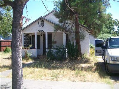 416 Flora St, Lodi, CA 95240 photo 1