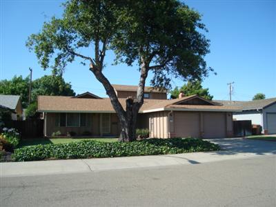 2137 Debbie Ln, Lodi, CA 95242 photo 1