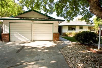 1421 Falcon Way, Modesto, CA 95355 photo 1