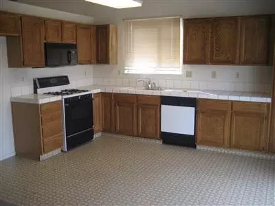 16121 5th St, Lathrop, CA 95330 photo 2