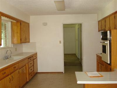 254 E Olive Ave, Merced, CA 95340 photo 2