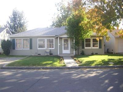 684 Chestnut St, Turlock, CA 95380 photo 1