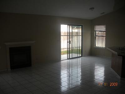723 E Century Pl, Lodi, CA 95240 photo 2