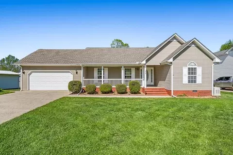 172 Prosperity Dr, Baxter, TN 38544 photo 1