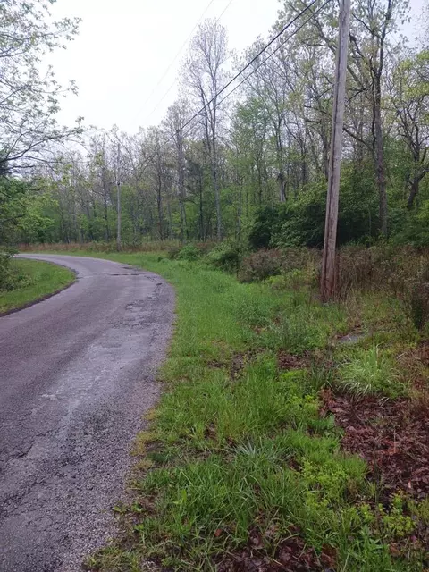111 Mena Ln, Crossville, TN 38572