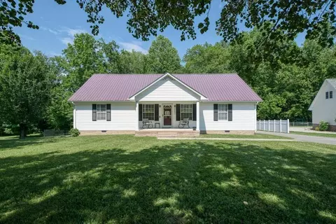 6081 Commodore Cir, Baxter, TN 38544 photo 1