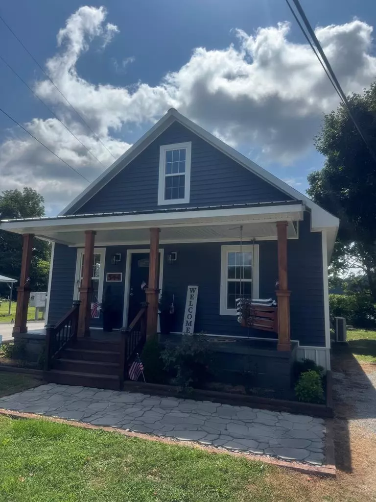 Exterior - 544 Owsley St, Burkesville, KY 42717 photo 5 of 6