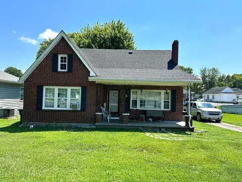 216 E Locust St, Lafayette, TN 37083
